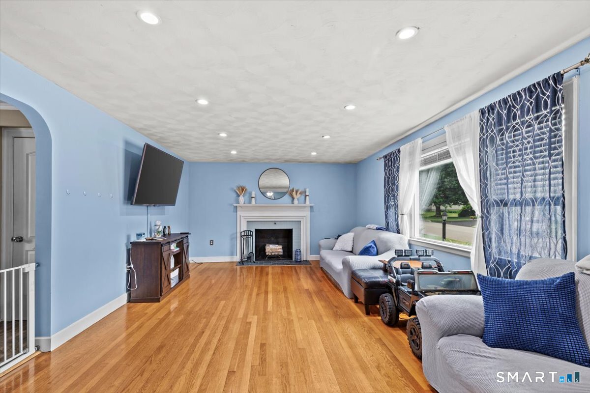 30 Murray Street Middletown, CT 06457 - Photo 3 of 31