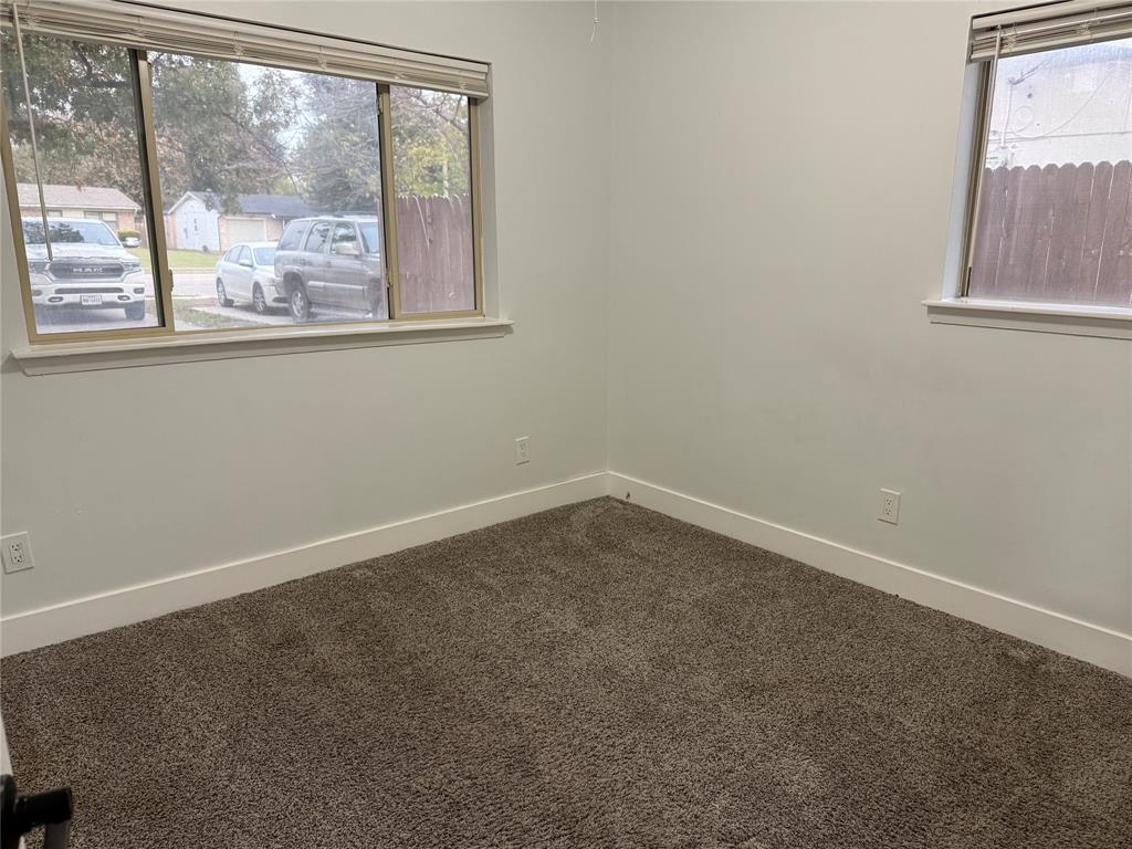 2847 West Rochelle Road Irving, TX 75062 - Photo 6 of 11 an empty room with a window