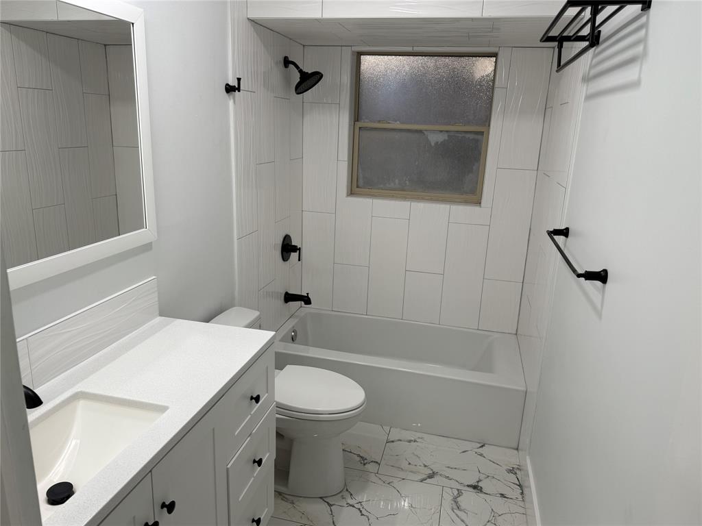 2847 West Rochelle Road Irving, TX 75062 - Photo 7 of 14 a bathroom with a sink toilet and shower