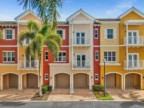 $429,995 | 2329 Vintage Drive, Unit 2329, Lighthouse Point, FL 33064