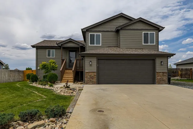 $399,900 | 795 Reshaw Circle, Evansville, WY 82636