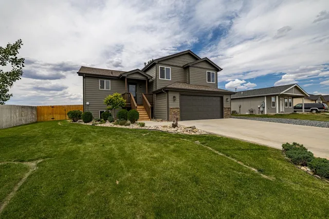 $399,900 | 795 Reshaw Circle, Evansville, WY 82636