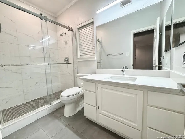 $575,000 | 410 Shadowbluff Drive, San Antonio, TX 78216