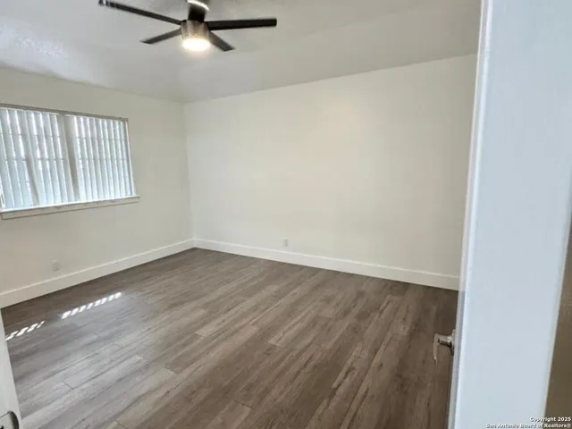 $575,000 | 410 Shadowbluff Drive, San Antonio, TX 78216