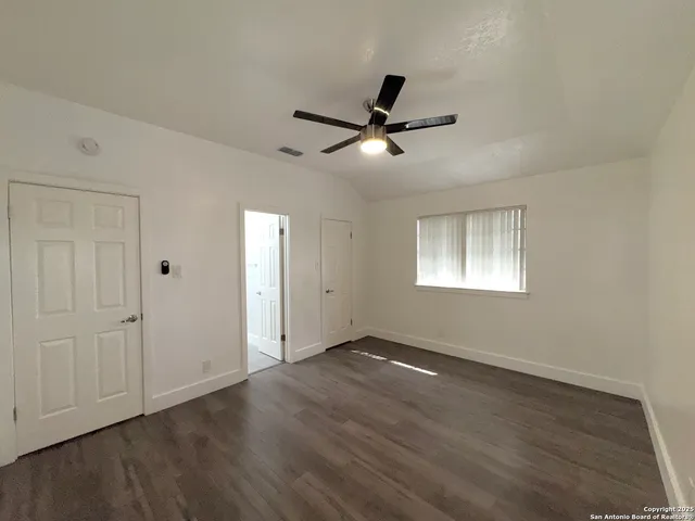 $575,000 | 410 Shadowbluff Drive, San Antonio, TX 78216