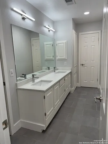 $575,000 | 410 Shadowbluff Drive, San Antonio, TX 78216