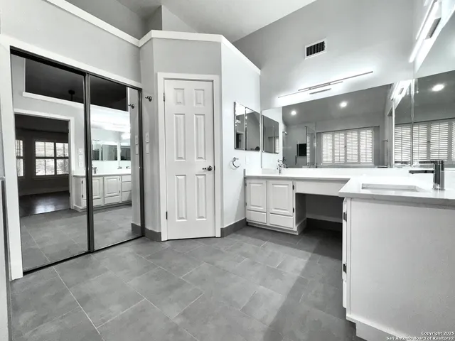 $575,000 | 410 Shadowbluff Drive, San Antonio, TX 78216