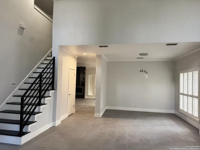 $575,000 | 410 Shadowbluff Drive, San Antonio, TX 78216