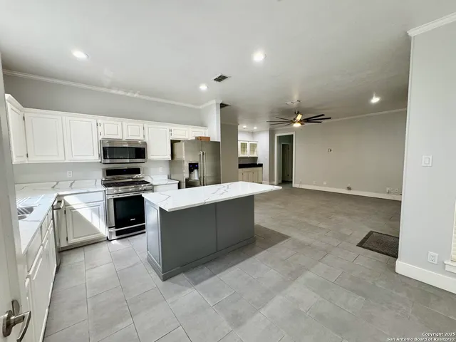 $575,000 | 410 Shadowbluff Drive, San Antonio, TX 78216