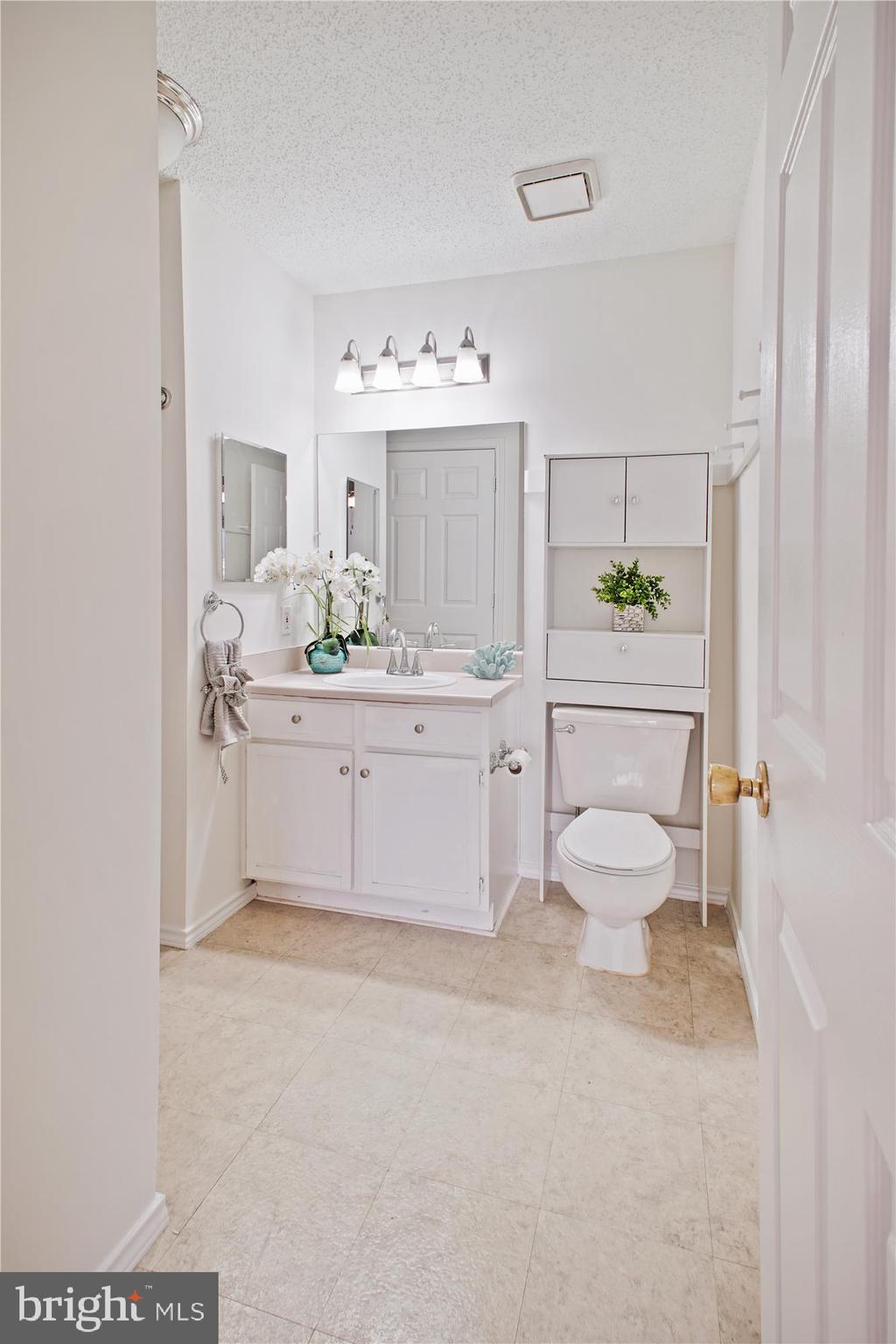 20957 Timber Ridge Terrace, Unit 302 Ashburn, VA 20147 - Photo 20 of 36 Gallery Image 20