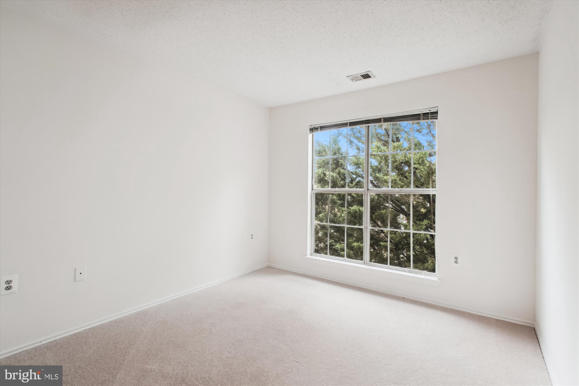 20957 Timber Ridge Terrace, Unit 302 Ashburn, VA 20147 - Photo 25 of 36 Gallery Image 25