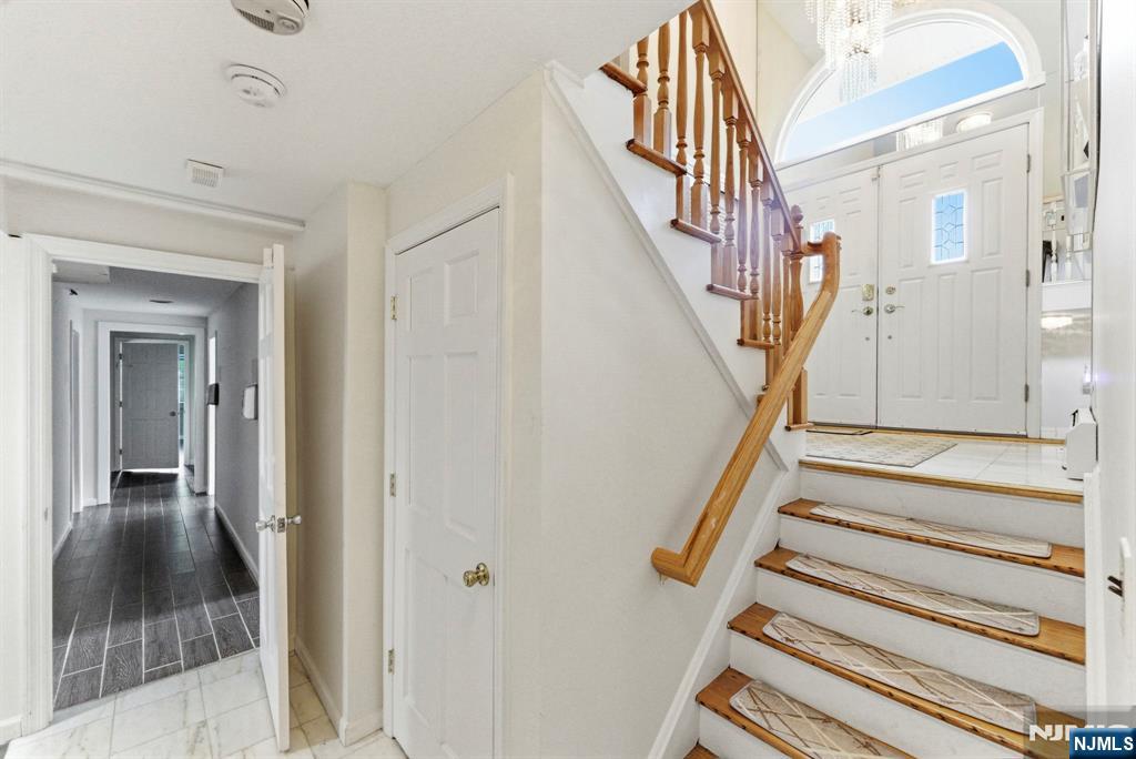 735 Linwood Avenue Ridgewood, NJ 07450 - Photo 2 of 46