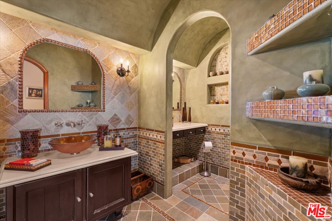 1740 Carla Ridge Beverly Hills, CA 90210 - Photo 30 of 36