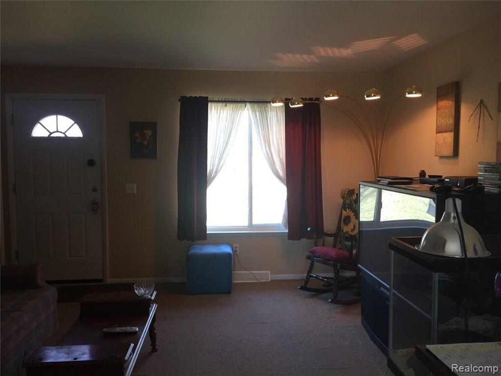 1829 Gray Road Howell, MI 48843 - Photo 4 of 10 1829 LR 1.jpg