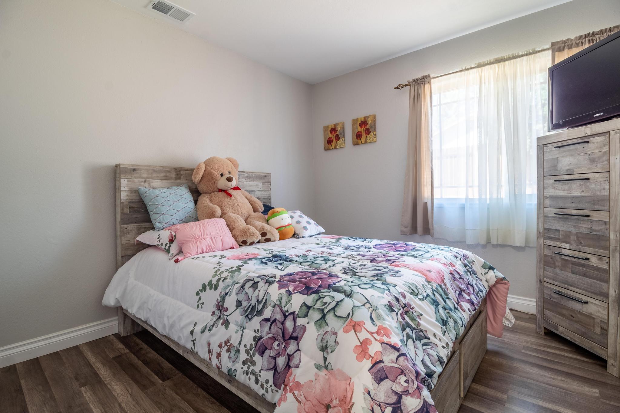 6875 Crest Avenue Riverside, CA 92503 - Photo 24 of 31 a bedroom with a bed and flat screen tv