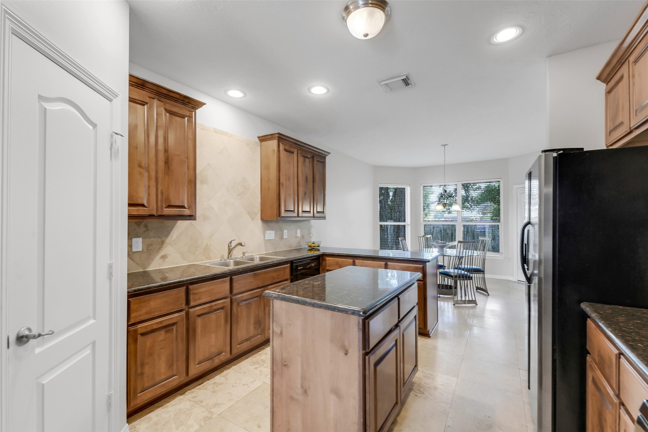 14906 Windsor Manor Houston, TX 77069 - Photo 8 of 34 Plenty of room for entertaining ~
