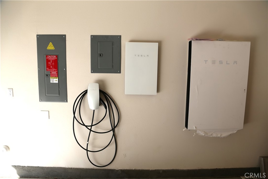 16670 Crocus Lane, Unit 1 Fontana, CA 92336 - Photo 21 of 32 Charging Station