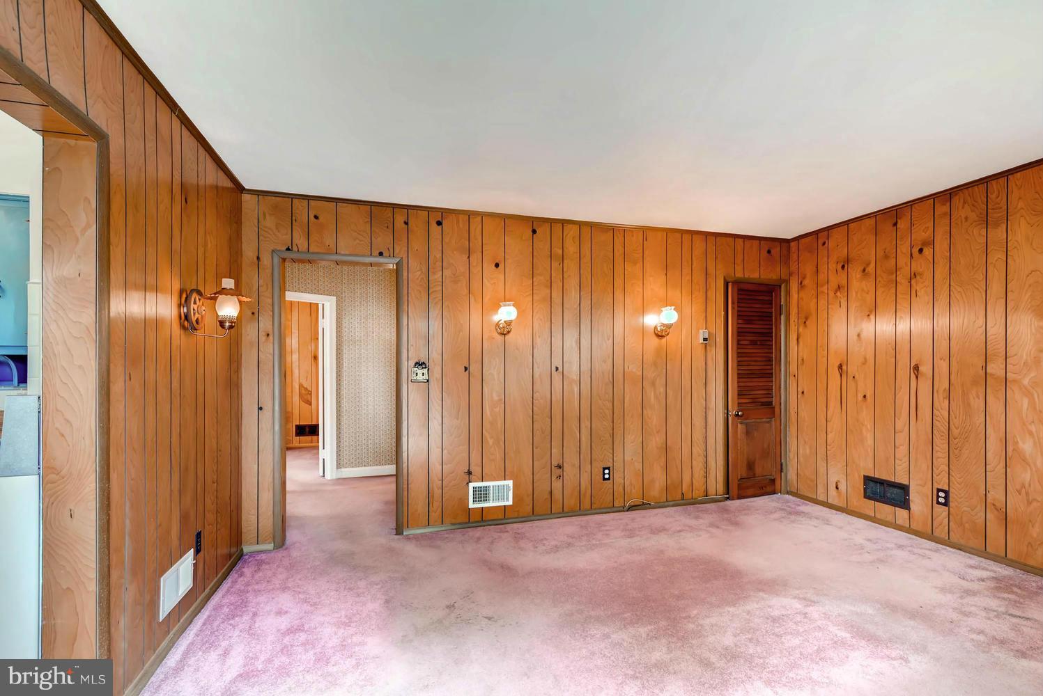 5510 Plymouth Road Baltimore, MD 21214 - Photo 2 of 11 Family Room