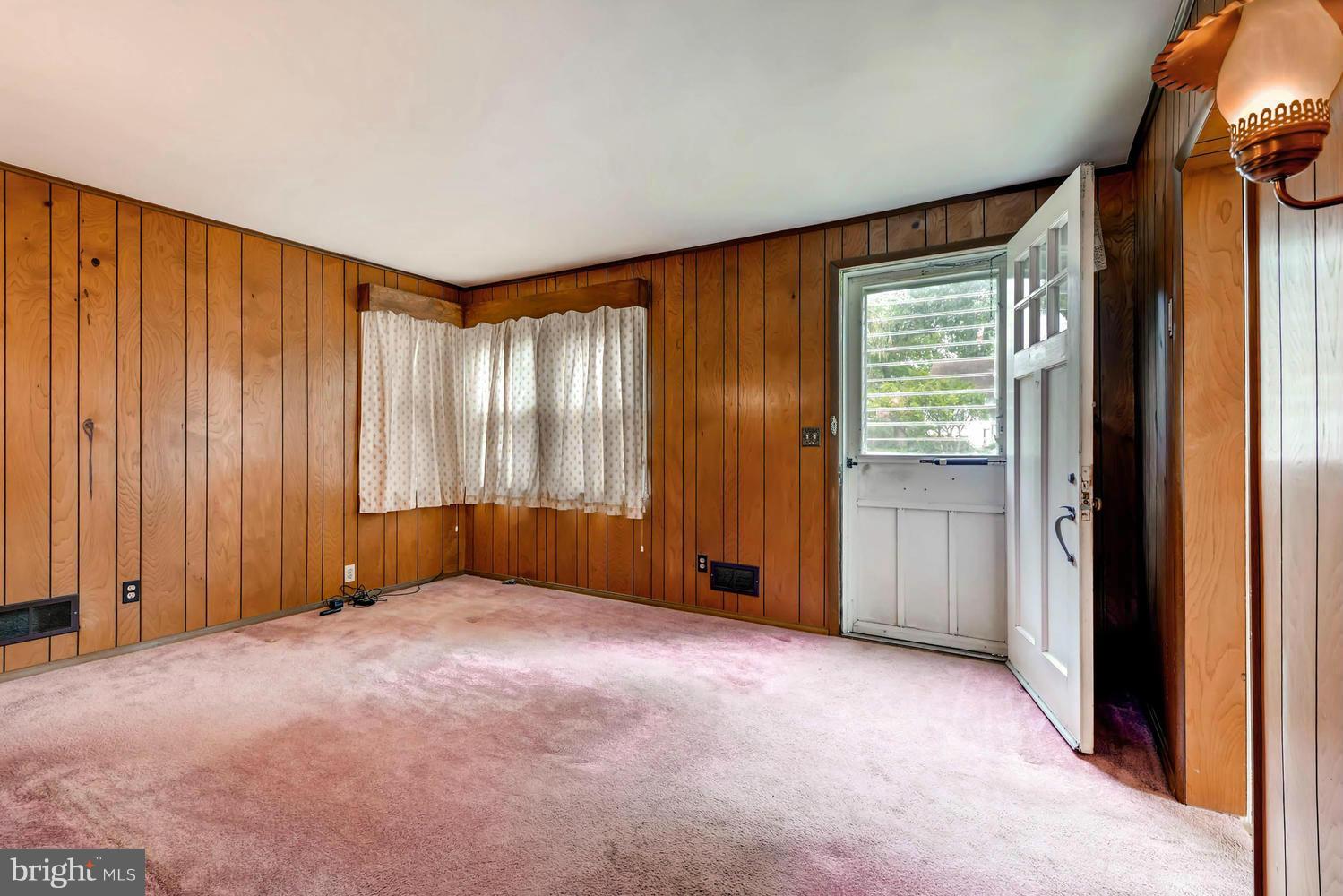 5510 Plymouth Road Baltimore, MD 21214 - Photo 3 of 11 Family Room