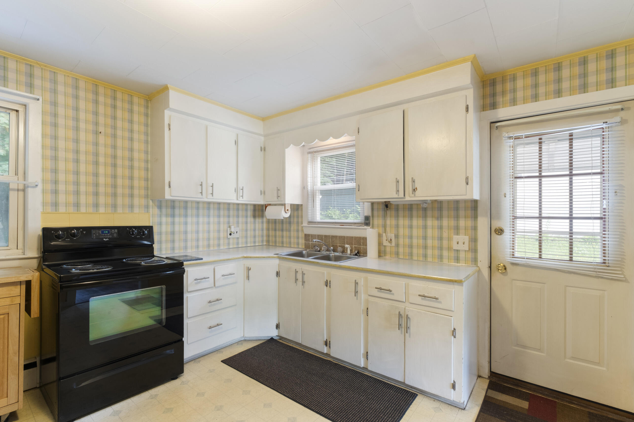 2 Dennis Street Augusta, ME 04330 - Photo 10 of 33 2_dennis_st-interior-02
