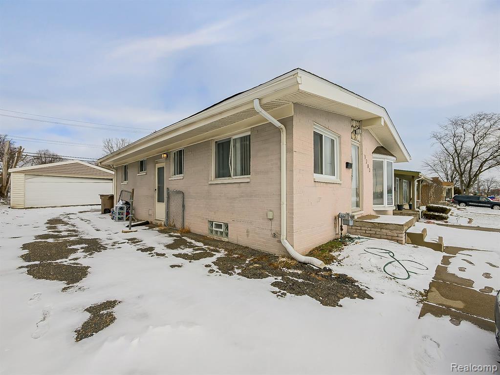 1283 Featherstone Road Pontiac, MI 48342 - Photo 30 of 34