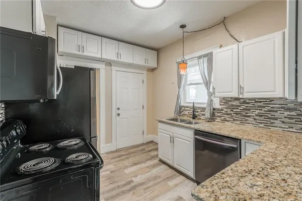 $299,000 | 3810 Wyandotte Street, Kansas City, MO 64111
