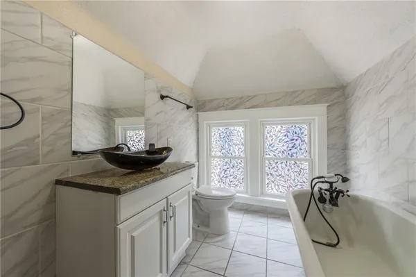$299,000 | 3810 Wyandotte Street, Kansas City, MO 64111