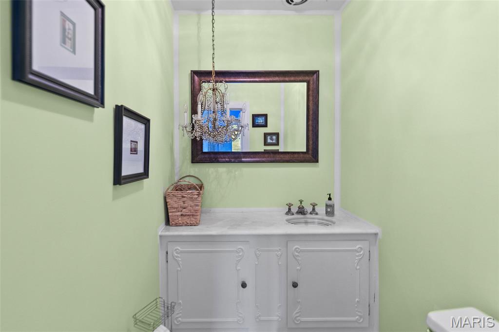 4 Shady Lane Belleville, IL 62221 - Photo 8 of 47