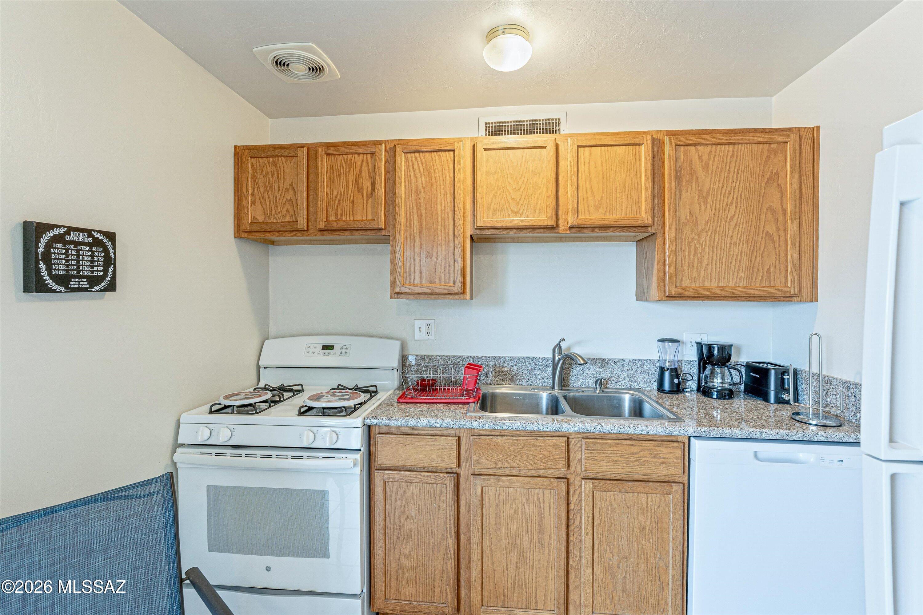 350 North Silverbell Road, Unit 137 Tucson, AZ 85745 - Photo 15 of 35 14-Kitchen