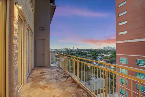 $285,000 | 2520 Robinhood Street, Unit 1008, Houston, TX 77005