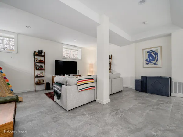 $750,000 | 1445 West Huron Street, Unit 1, Chicago, IL 60642