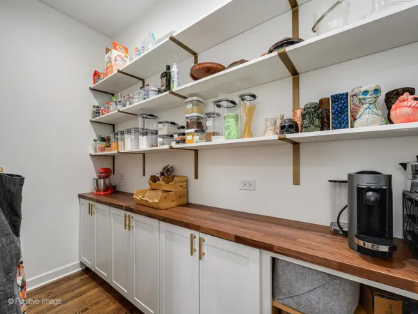 $750,000 | 1445 West Huron Street, Unit 1, Chicago, IL 60642