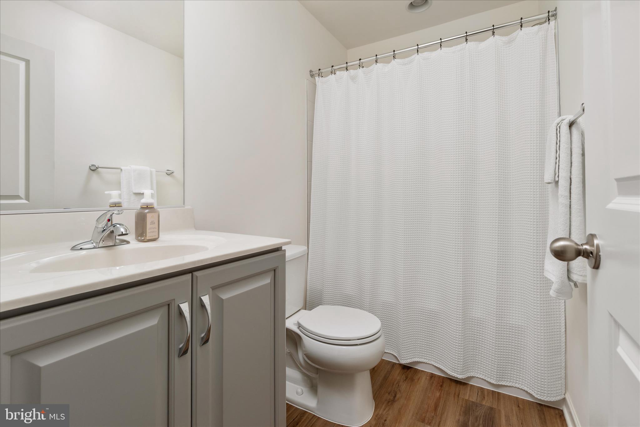 274 Clifton Manor Falling Waters, WV 25419 - Photo 21 of 33 Upper Level Full Bathroom