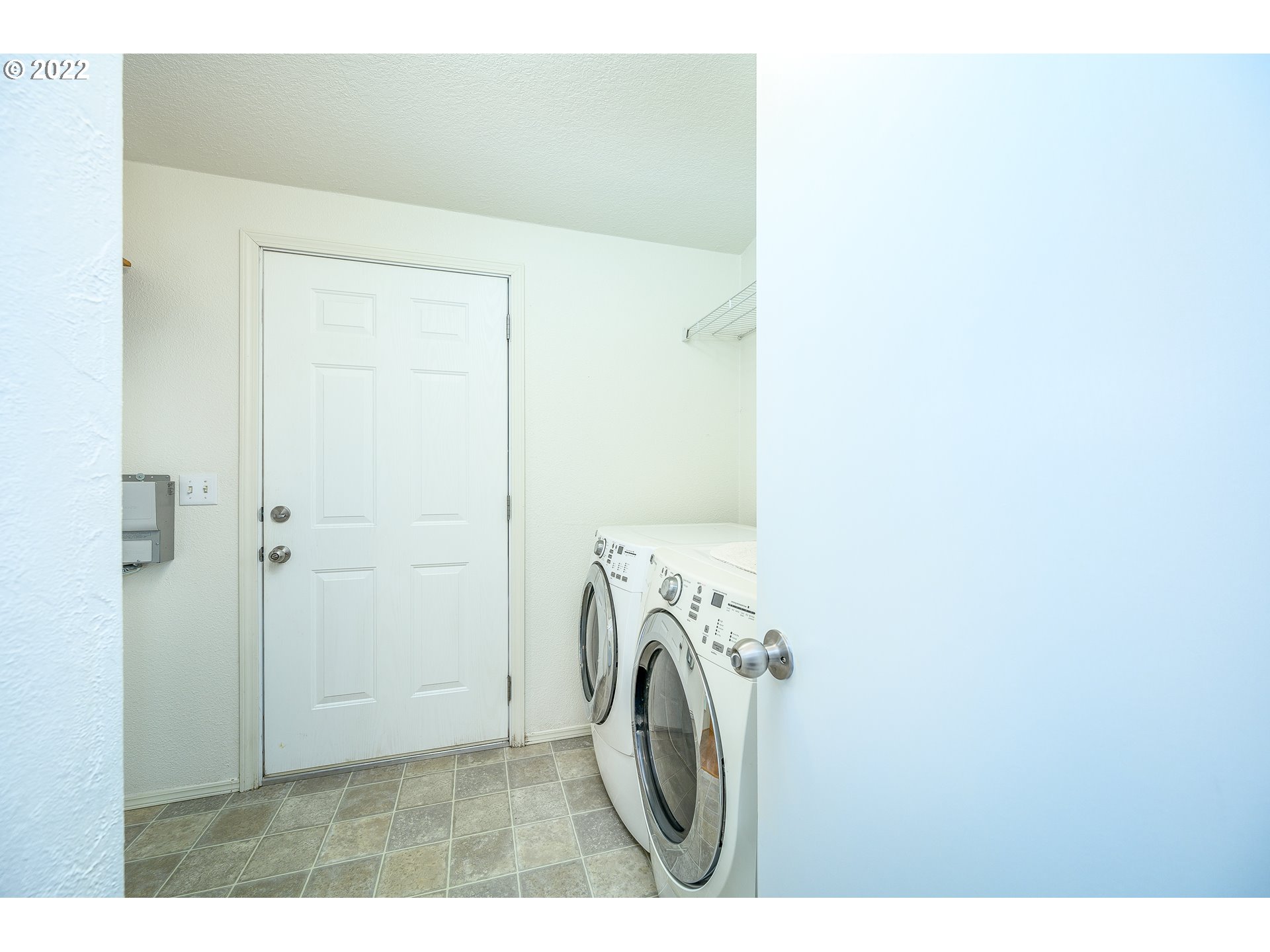 17600 Northeast Boones Ferry Road Northeast Hubbard, OR 97032 - Photo 17 of 28 a utility room with dryer and washer