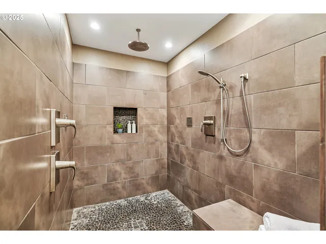 $649,000 | 10114 Southeast Clatsop Street, Portland, OR 97266