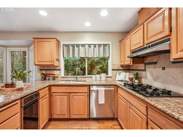 $649,000 | 10114 Southeast Clatsop Street, Portland, OR 97266