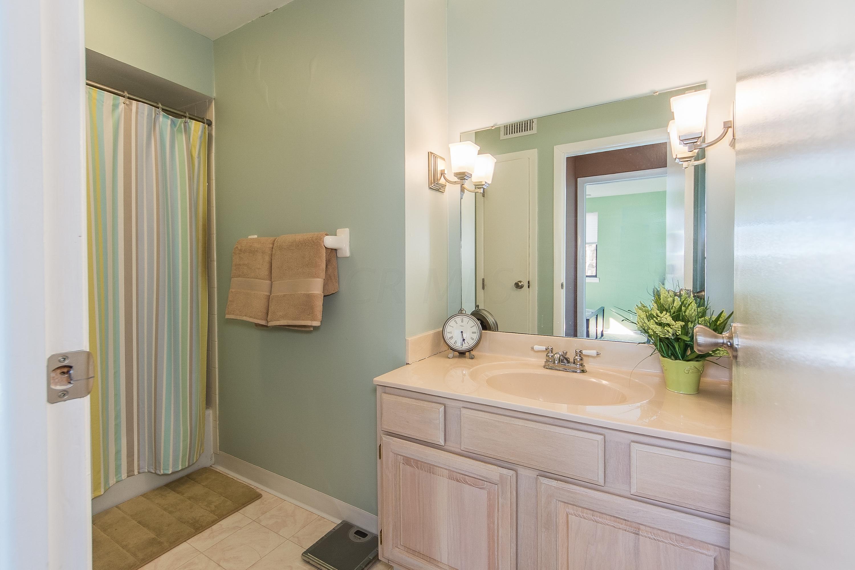 1850 Fishinger Road Columbus, OH 43221 - Photo 10 of 17
