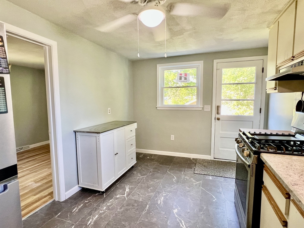 9 Champlain Drive Hudson, MA 01749 - Photo 6 of 19