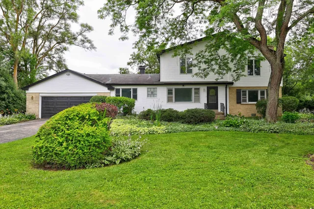 $599,000 | 7001 Meadow Lane Road, Long Grove, IL 60060