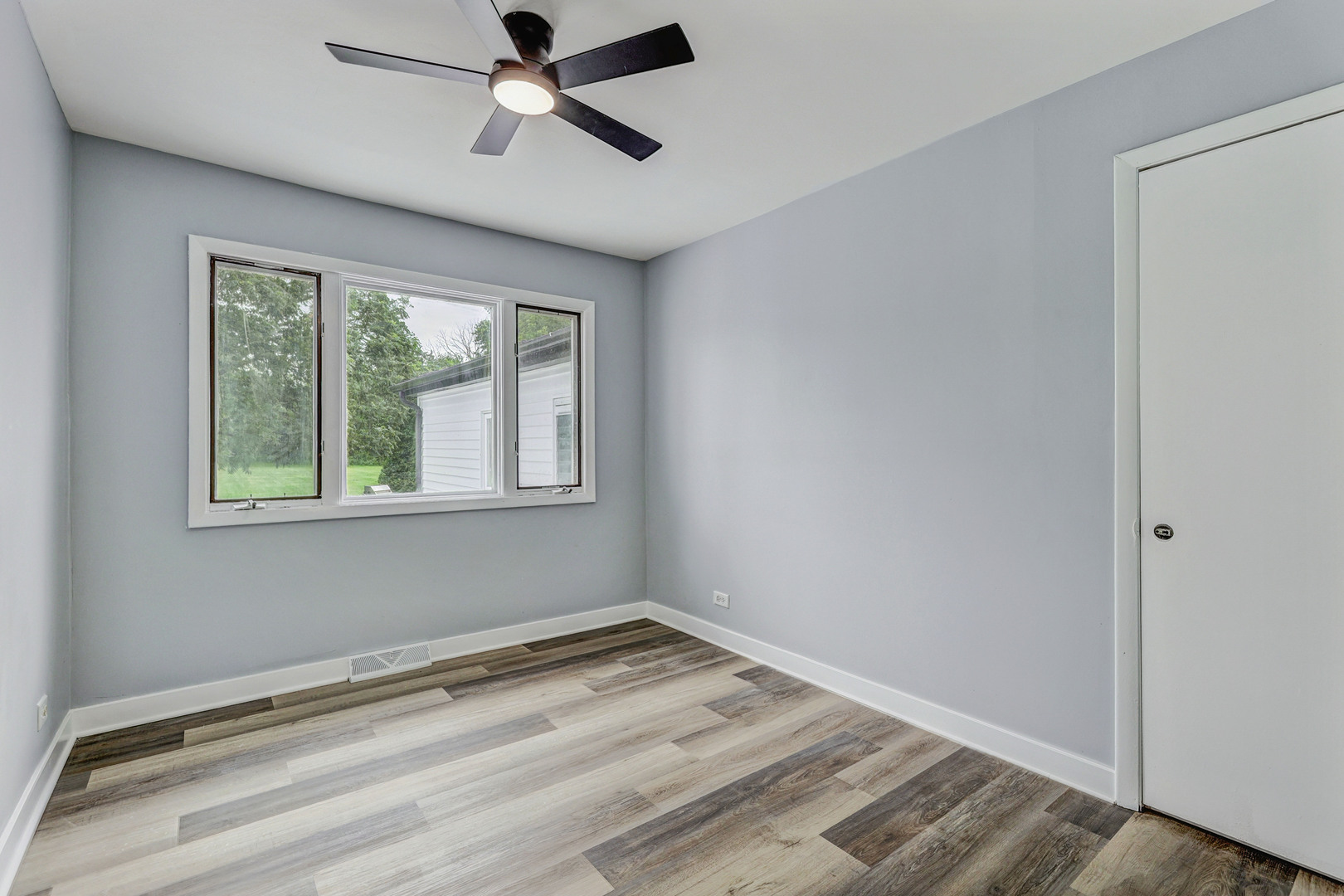 7001 Meadow Lane Road Long Grove, IL 60060 - Photo 28 of 48 a view of empty room with ceiling fan
