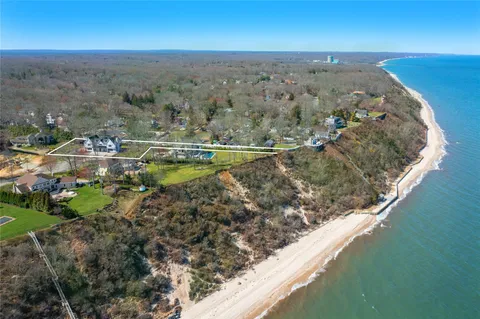 $2,995,000 | 110 Crescent Court, Wading River, NY 11792