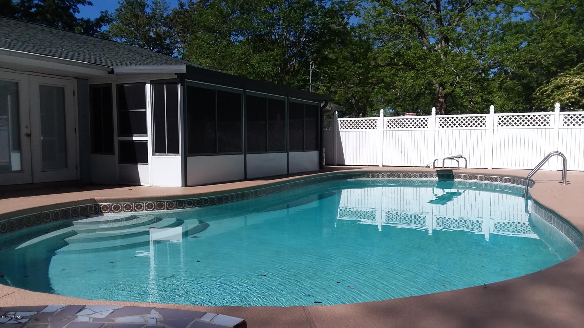 645 3rd Street Chipley, FL 32428 - Photo 2 of 33