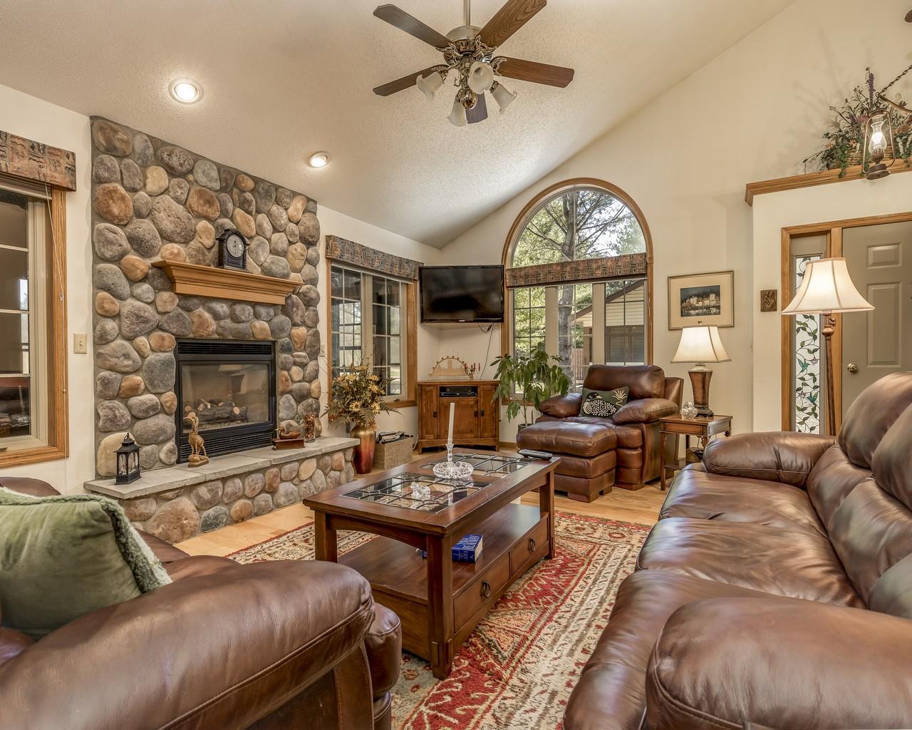 10013 Ridgewood Drive, Unit 7 Minocqua, WI 54548 - Photo 5 of 27 Gallery Image 5
