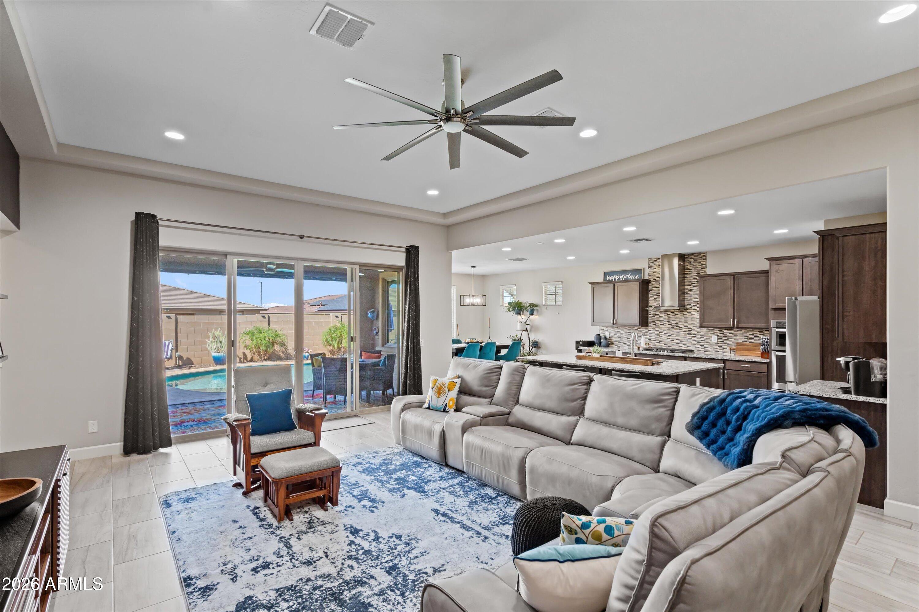 18289 West Raven Road Goodyear, AZ 85338 - Photo 9 of 92