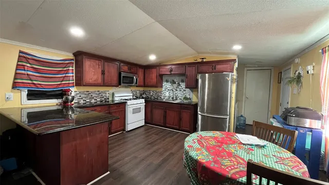 $135,000 | 284 Pine Hollow Loop North, Moscow, TX 75960