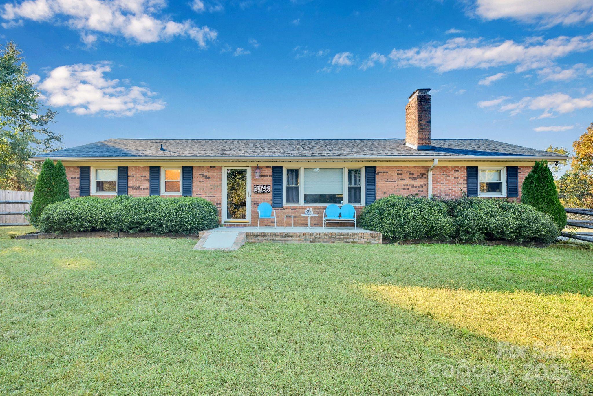 a view of a house with backyard porch and garden