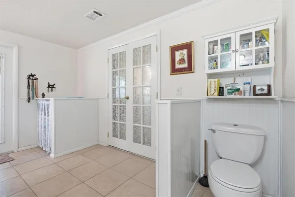 a bathroom with a toilet