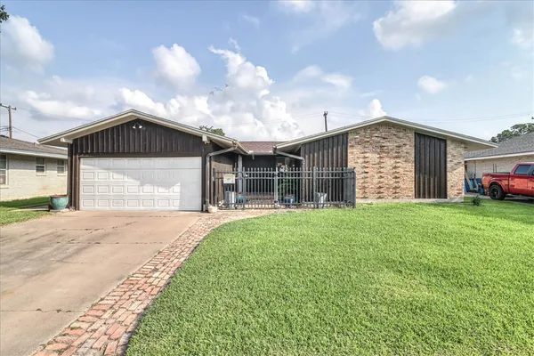 $2,195 | 1022 Herndon Street, Corpus Christi, TX 78411