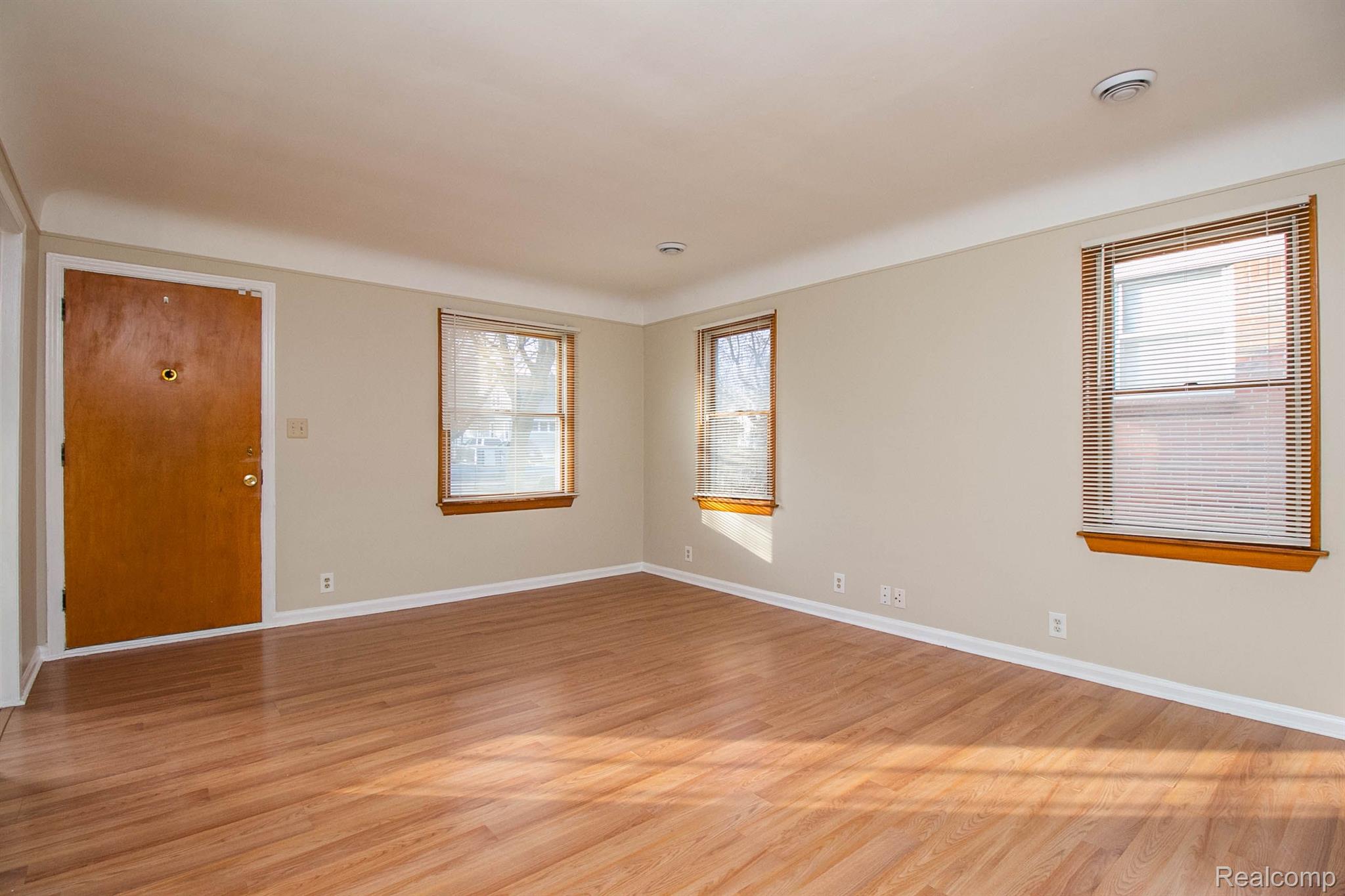3904 Durham Road Royal Oak, MI 48073 - Photo 4 of 21 Gallery Image 4