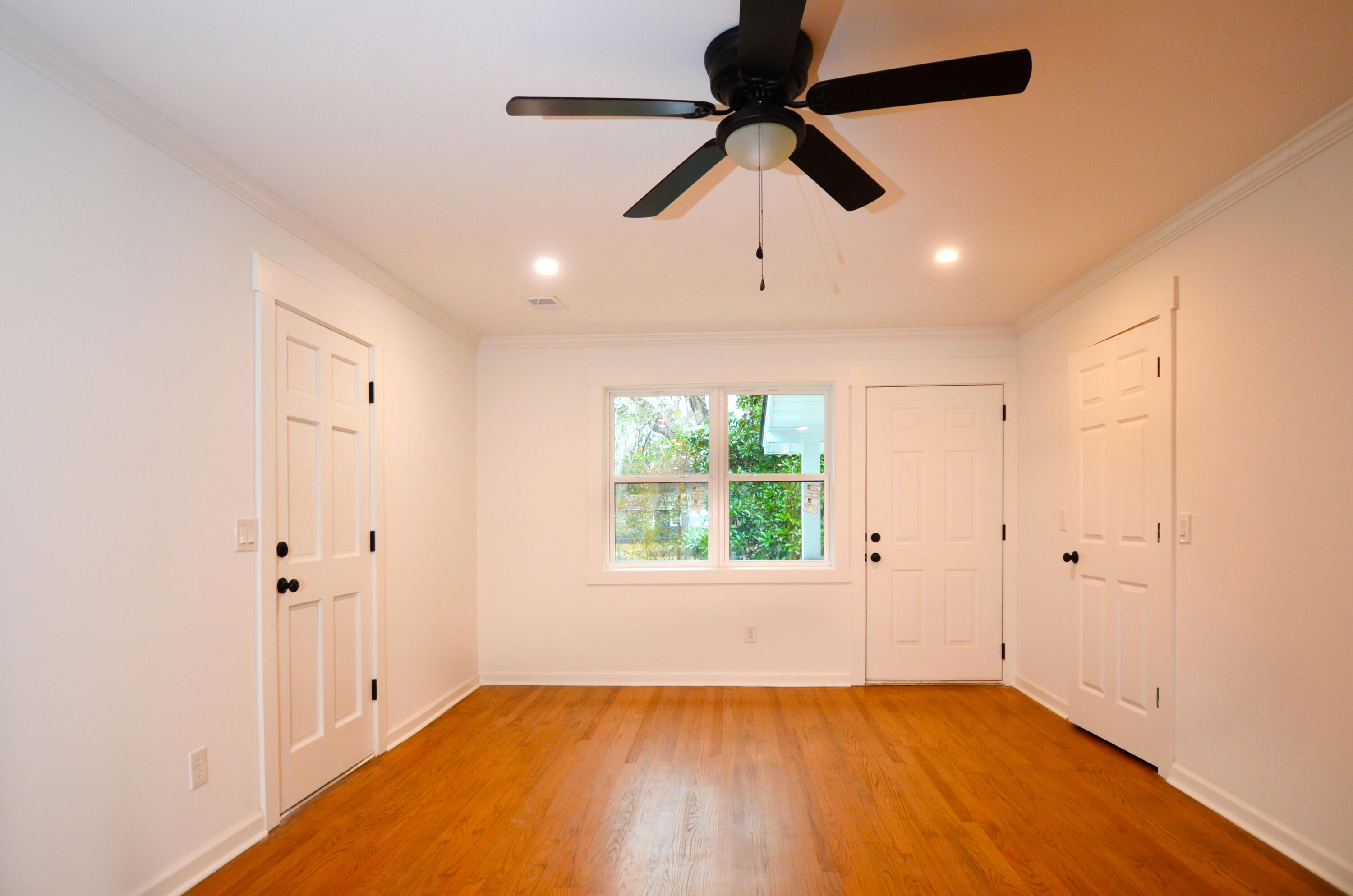 488 Society Road McClellanville, SC 29458 - Photo 8 of 36 11-Living-Room-Left